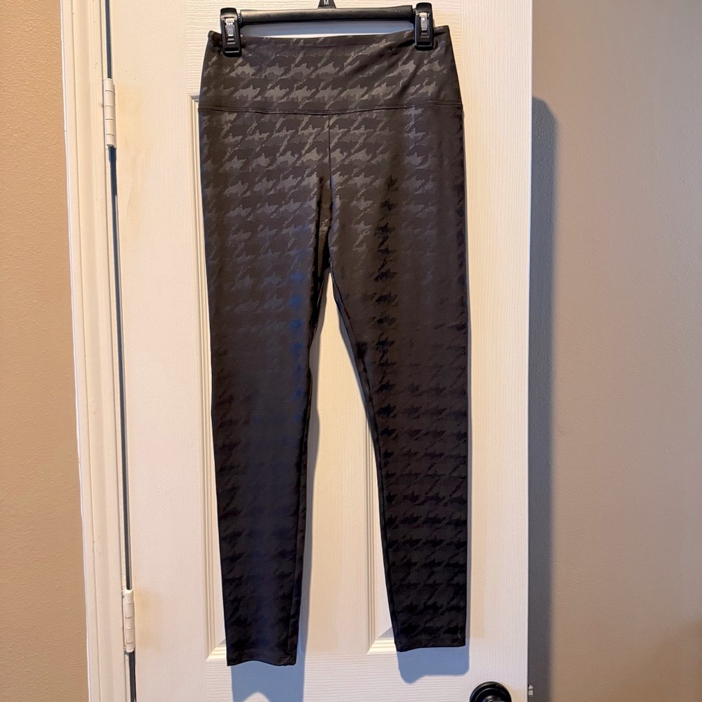 Leather Leggings by Vera Wang Faux Leather Black Silver camo Size Medium